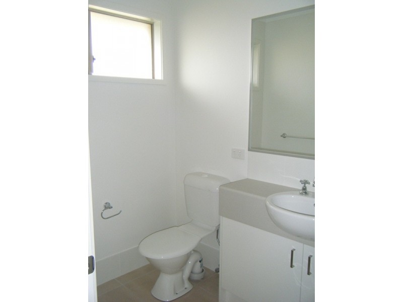 18 Lakeside Drive, Emerald QLD 4720