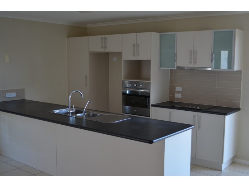 27 Gordon Street, Capella QLD 4723