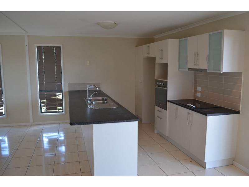 27 Gordon Street, Capella QLD 4723