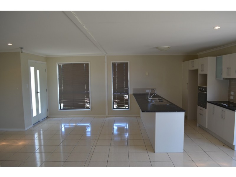 27 Gordon Street, Capella QLD 4723