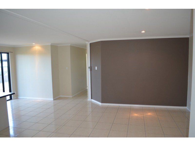 27 Gordon Street, Capella QLD 4723