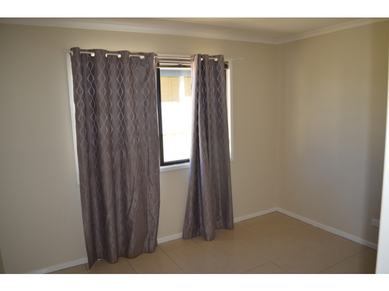 27 Gordon Street, Capella QLD 4723