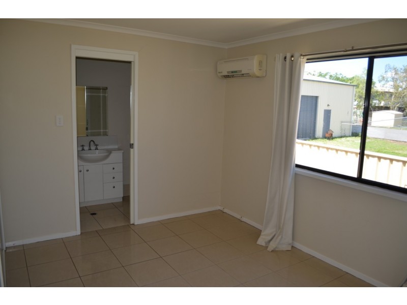 27 Gordon Street, Capella QLD 4723