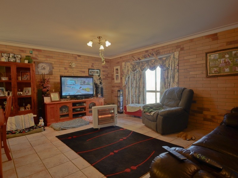 11 Edgewood Drive, Emerald QLD 4720