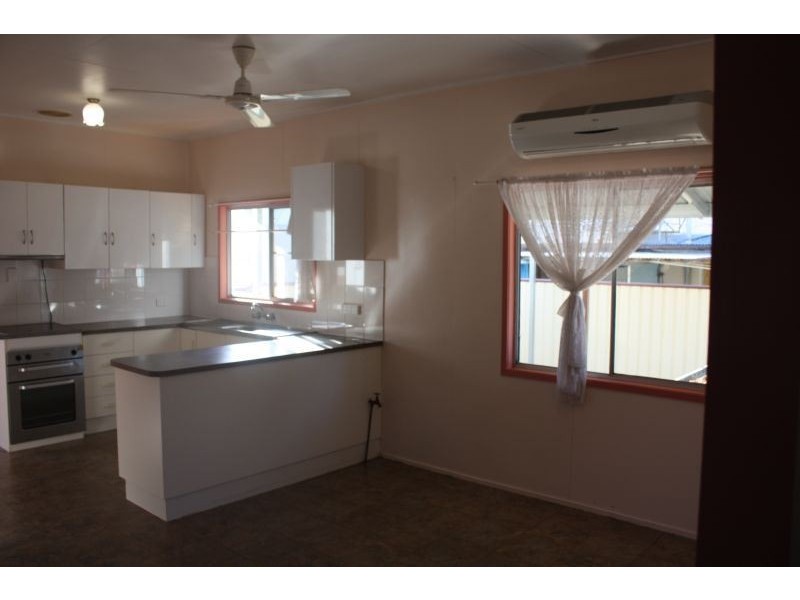 48 Gray Street, Emerald QLD 4720