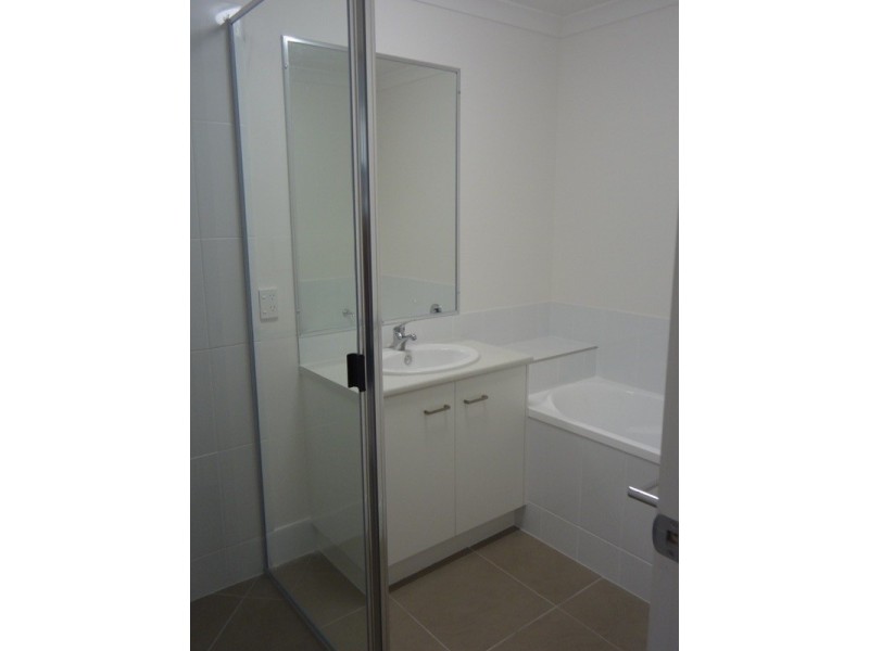 2/40 Lakeside Drive, Emerald QLD 4720