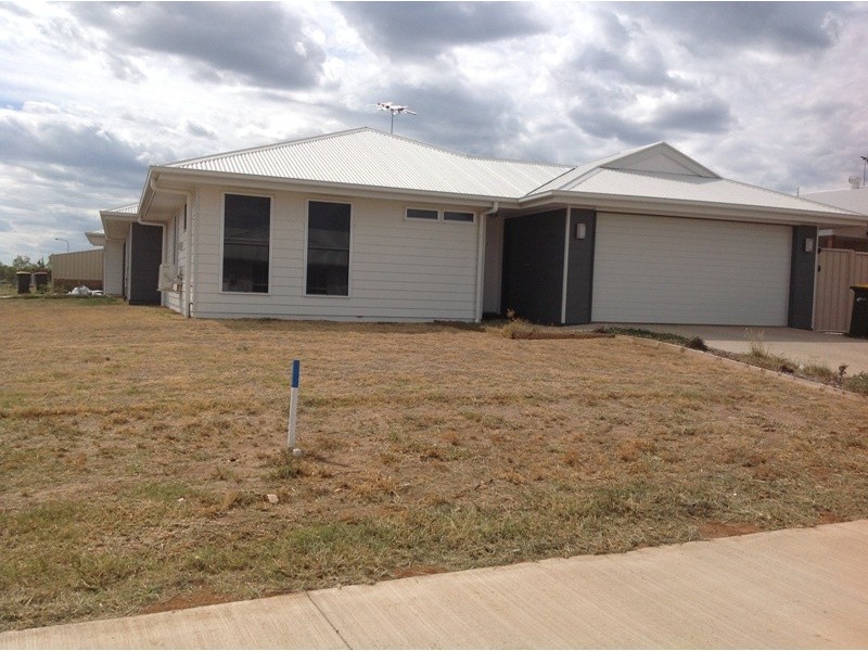 2/40 Lakeside Drive, Emerald QLD 4720