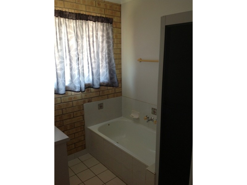 2/165 Opal Street, Emerald QLD 4720