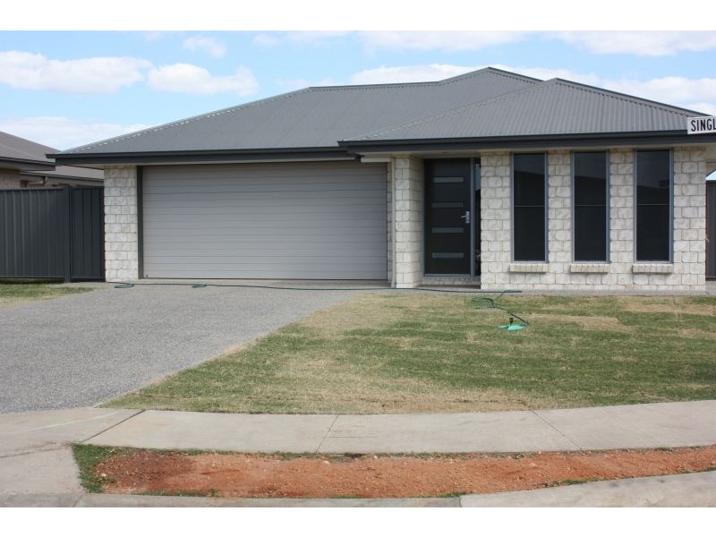 2 Singleton St, Emerald QLD 4720