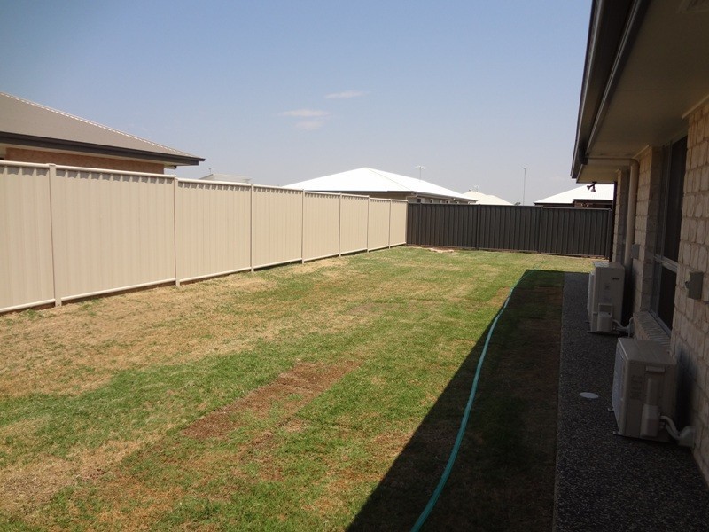 2 Singleton St, Emerald QLD 4720