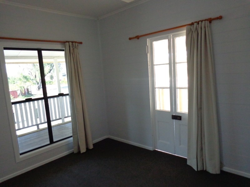 3B Robert St, Emerald QLD 4720