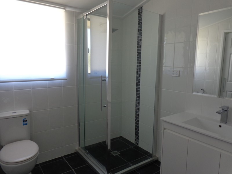 3B Robert St, Emerald QLD 4720