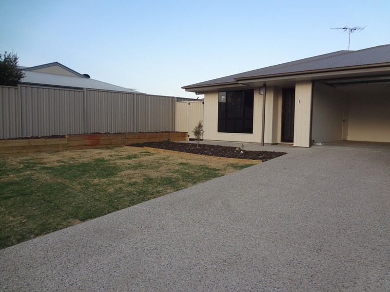 1/1 Easton, Emerald QLD 4720