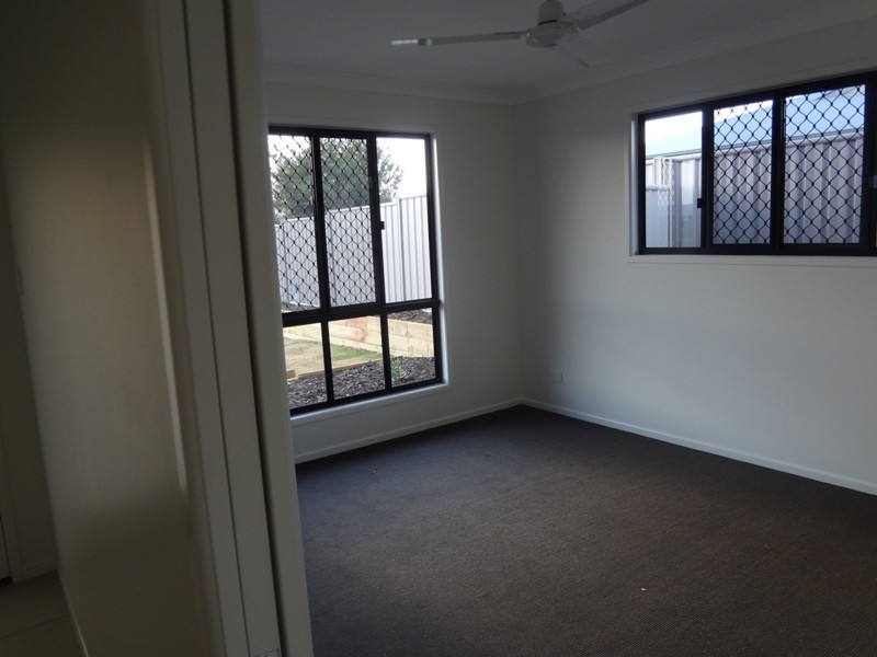 1/1 Easton, Emerald QLD 4720