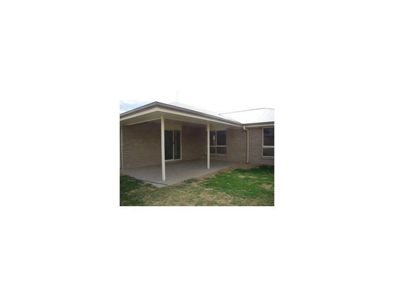 3 Lightening St, Emerald QLD 4720