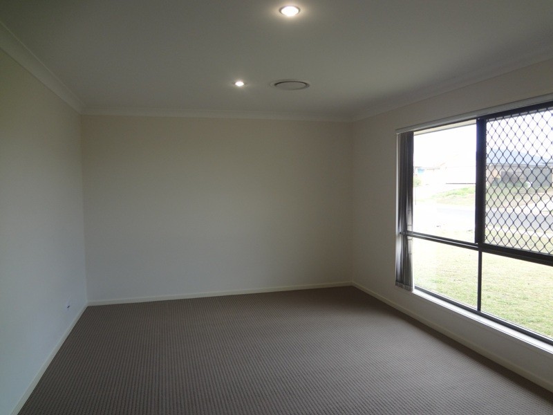 67  Lakeside Dr, Emerald QLD 4720