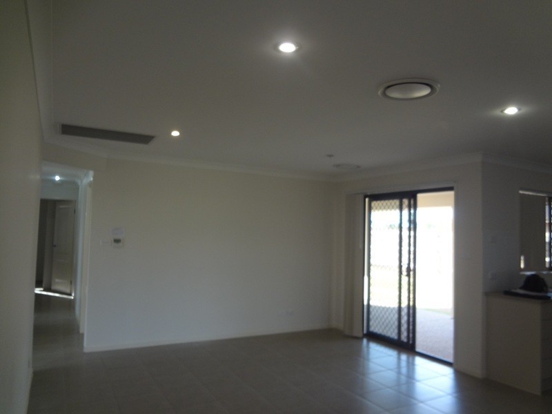 67  Lakeside Dr, Emerald QLD 4720
