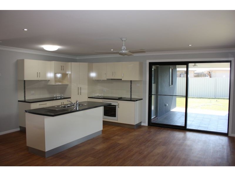 1/56  Lakeside Dr, Emerald QLD 4720