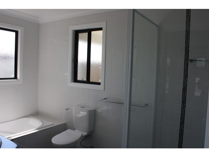 1/56  Lakeside Dr, Emerald QLD 4720