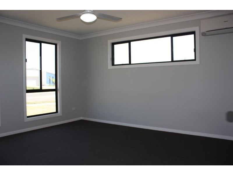 1/56  Lakeside Dr, Emerald QLD 4720