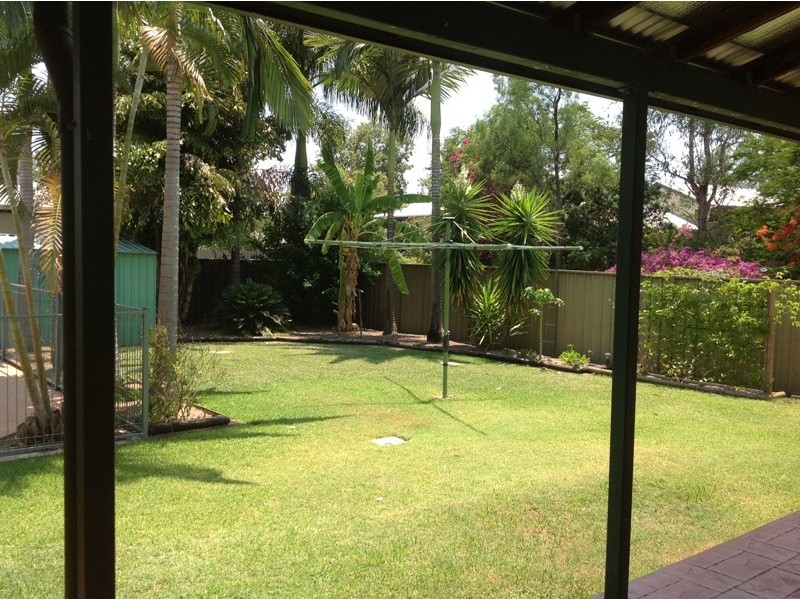 8 Ward Pl, Emerald QLD 4720