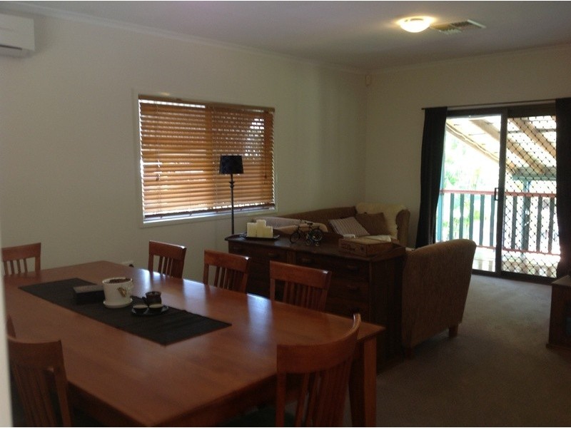 8 Ward Pl, Emerald QLD 4720