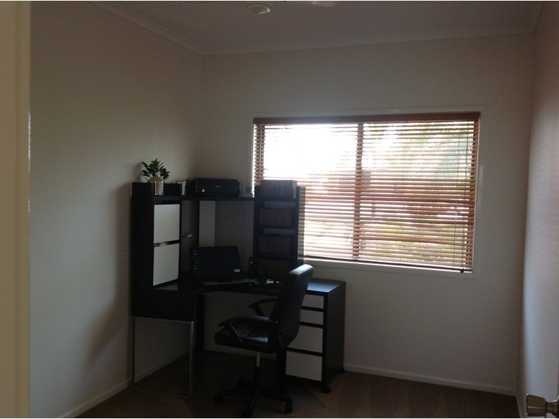 8 Ward Pl, Emerald QLD 4720