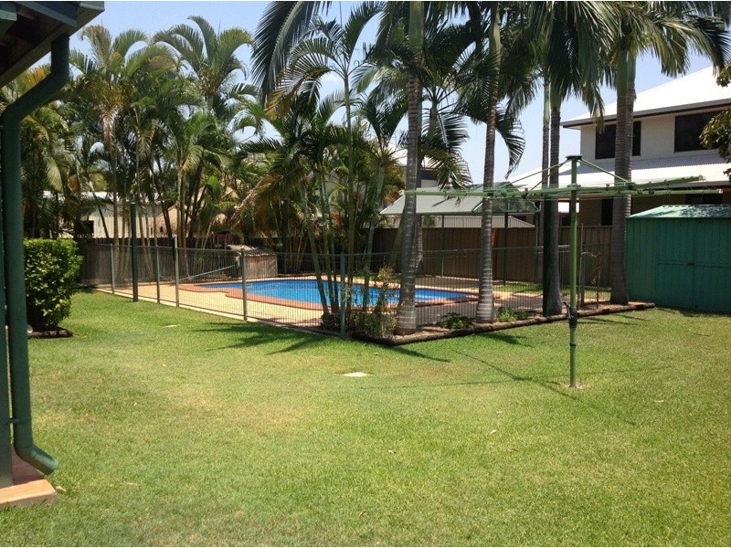 8 Ward Pl, Emerald QLD 4720