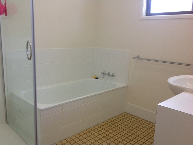 8 Ward Pl, Emerald QLD 4720