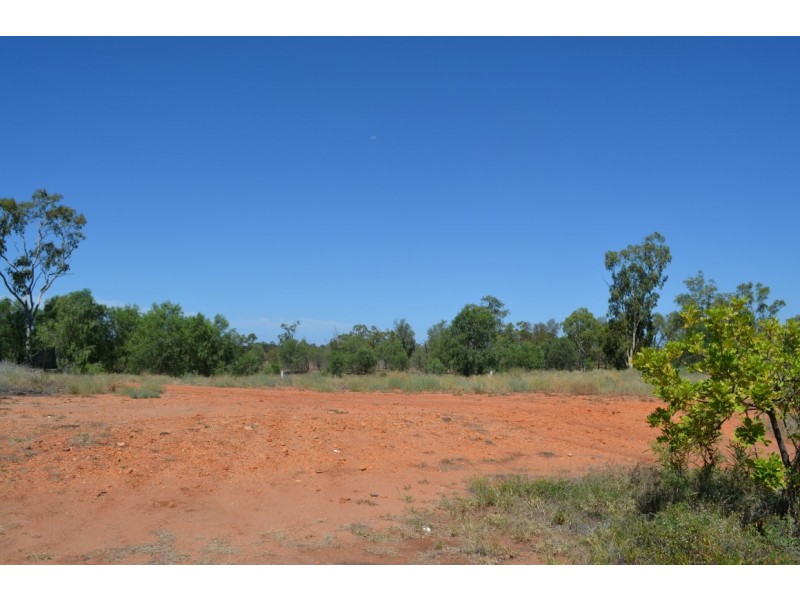 15 Canterbury Road, Emerald QLD 4720