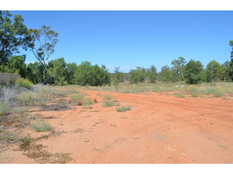 15 Canterbury Road, Emerald QLD 4720