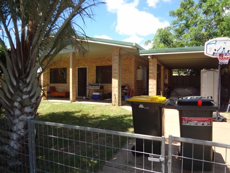 27 Martin Place, Emerald QLD 4720