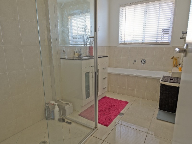 30 Newman Dr, Emerald QLD 4720