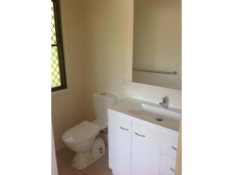 11 Roxburgh Street, Capella QLD 4723