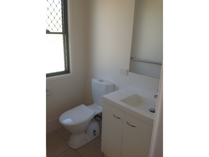 11 Roxburgh Street, Capella QLD 4723