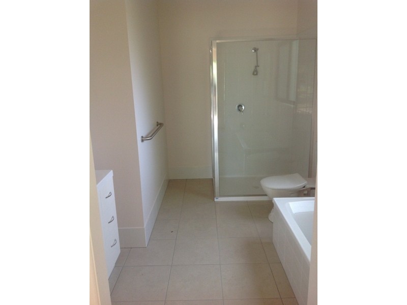 11 Roxburgh Street, Capella QLD 4723