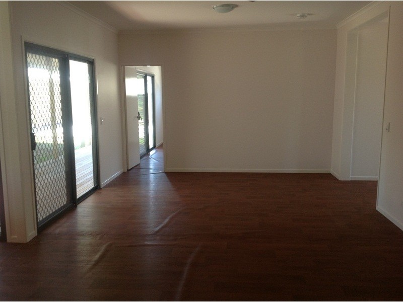 11 Roxburgh Street, Capella QLD 4723