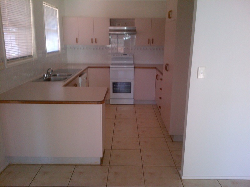 16 Rovoli Pl, Emerald QLD 4720