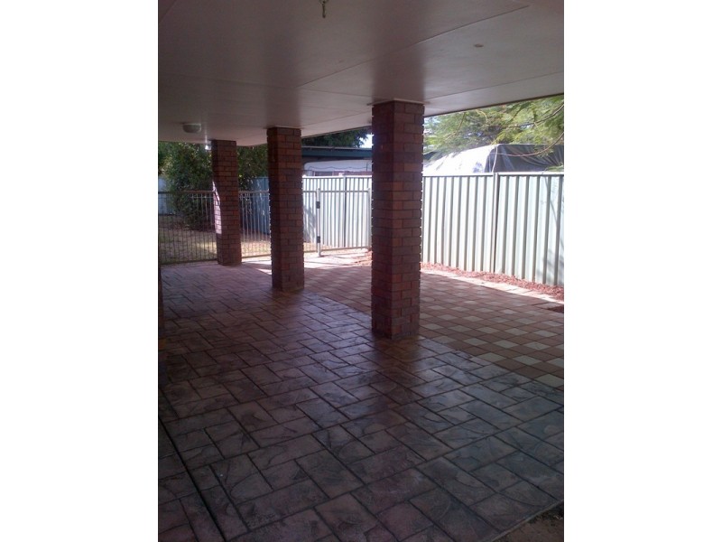 16 Rovoli Pl, Emerald QLD 4720