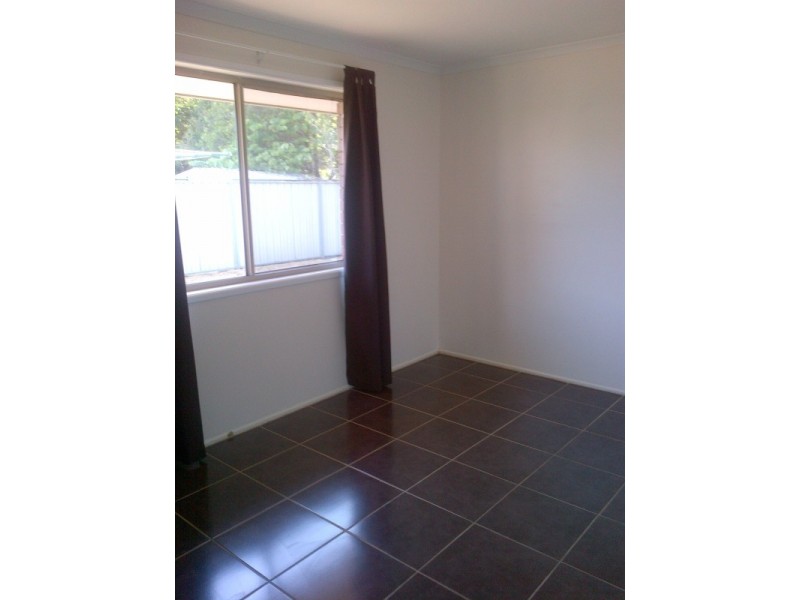 16 Rovoli Pl, Emerald QLD 4720