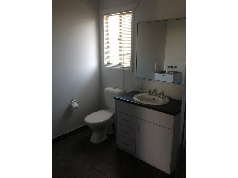 2/212 Borilla Street, Emerald QLD 4720