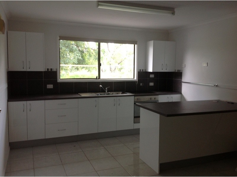 2/45 Baker St, Emerald QLD 4720