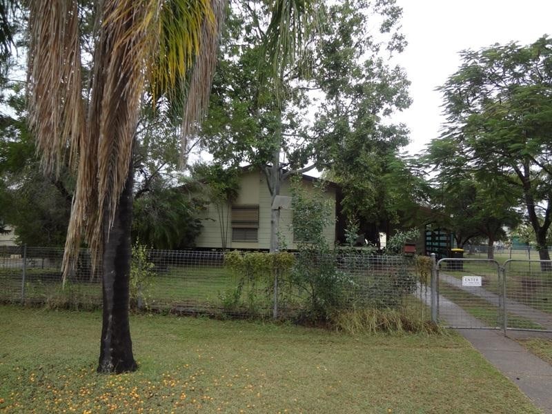 16 Sunflower Place, Emerald QLD 4720