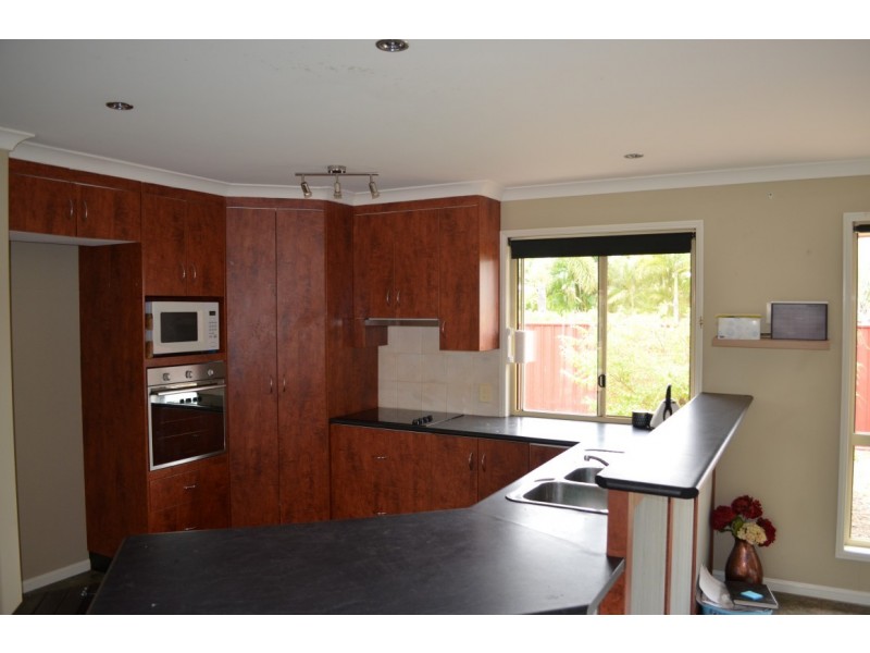 10 Coaker Drive, Emerald QLD 4720