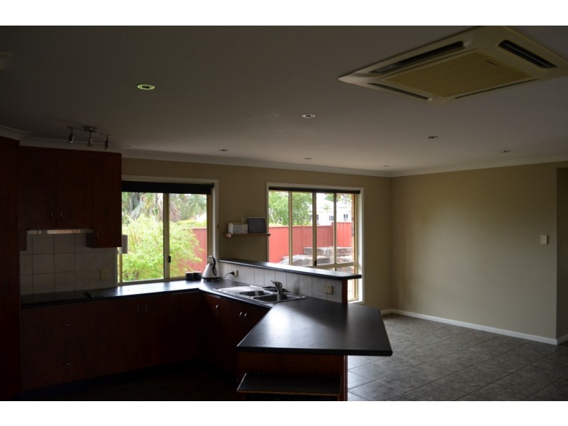 10 Coaker Drive, Emerald QLD 4720