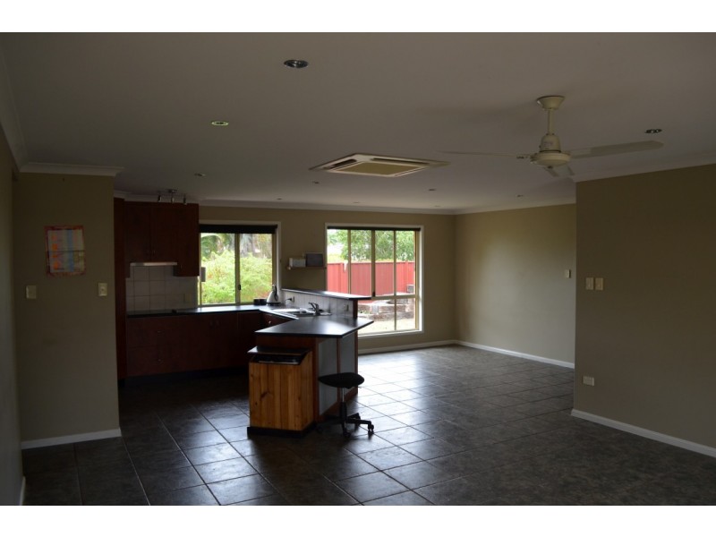 10 Coaker Drive, Emerald QLD 4720