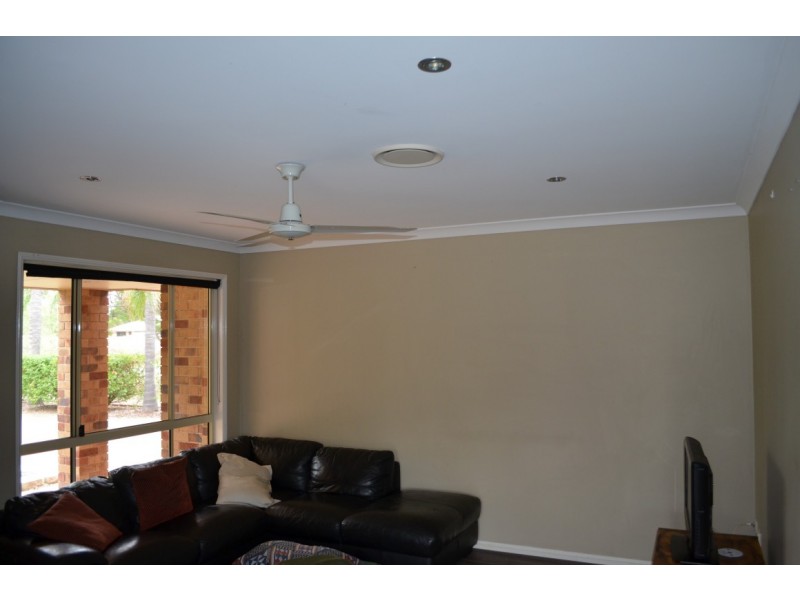 10 Coaker Drive, Emerald QLD 4720