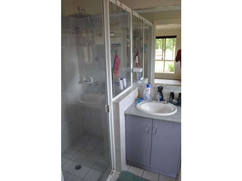 10 Coaker Drive, Emerald QLD 4720