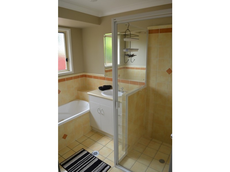 10 Coaker Drive, Emerald QLD 4720