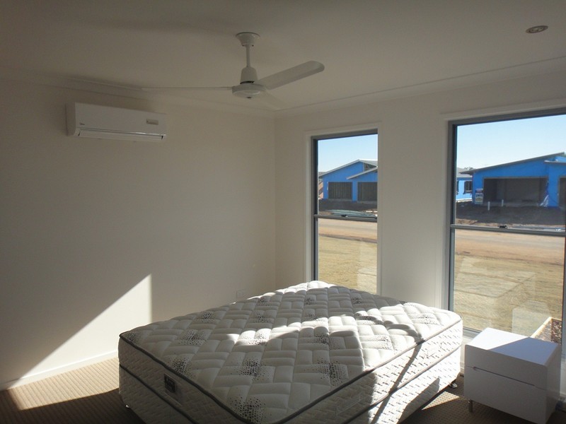 1/12  Eagle St, Emerald QLD 4720